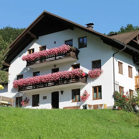 Bauernhof Familie Knoblechner Farma Nussdorf am Attersee