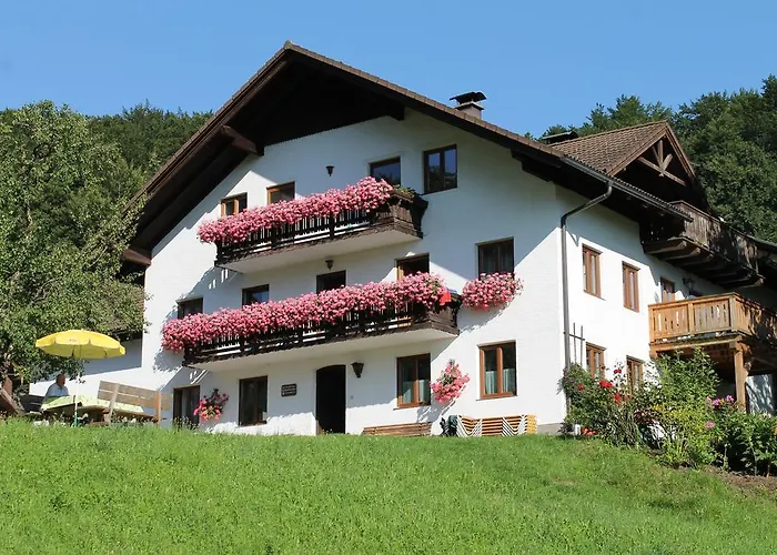 Bauernhof Familie Knoblechner Κατάλυμα σε φάρμα Nussdorf am Attersee